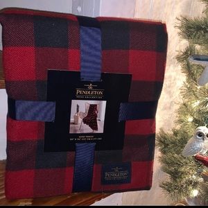 NWT Pendleton Home Luxe Throw